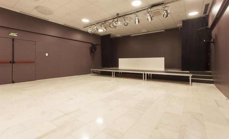File:Centre-civic-barri-vell ground-floor-room.jpg