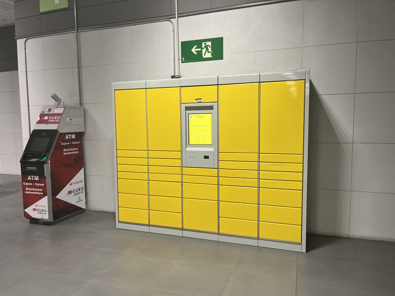 File:2025-08-29 13-05-03-citypaq-lockers-in-girona-bus-station.JPG