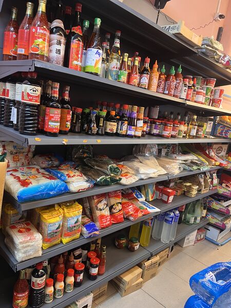 File:2025-04-19 fruteria-autoservei inside.jpg