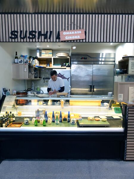 File:Sushi-omakase-girona.jpg